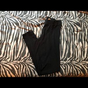 vs pink black essential leggings .